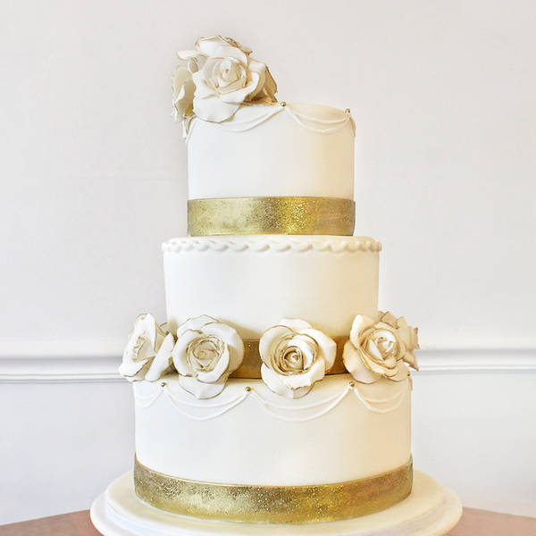 3 Tier Rosette Fondant Cake (8 Kg)