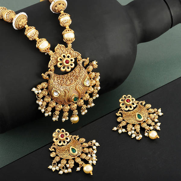 Antique Touch Kundan N Pearl Set