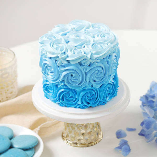 Blue Ombre Cream Cake (Half Kg)