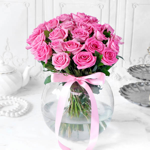 Bouquet of Pink Roses in Globe Vase (25 Stems)