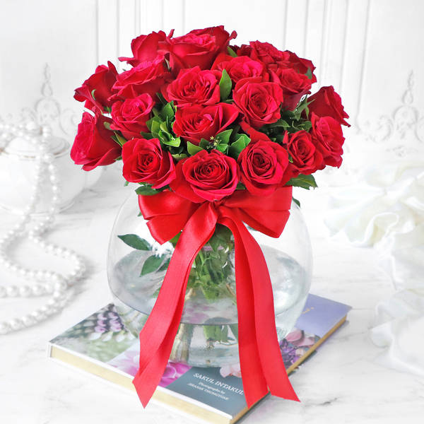 Bouquet of Red Roses in Globe Vase (20 stems)