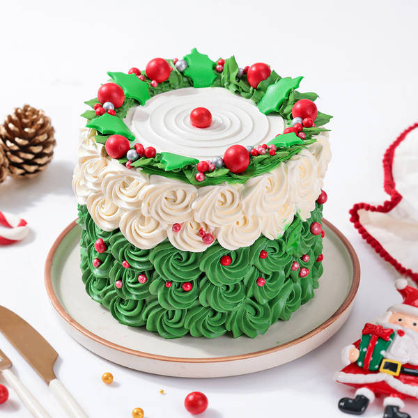 Cheerful Christmas Wreath Cream Cake (600 Grams)