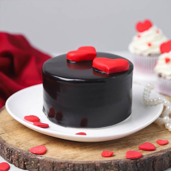 Chocolate Love Red Velvet Cake (250 Gm)