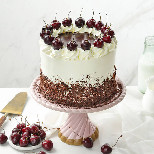 Classic Black Forest Cake Eggless (2 Kg)
