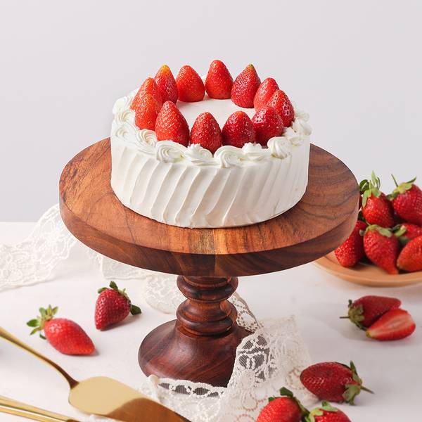 Classic Strawberry & White Chocolate Cake