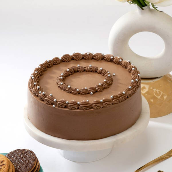 Decadent and Creamy Chocolate Truffle Round Cake