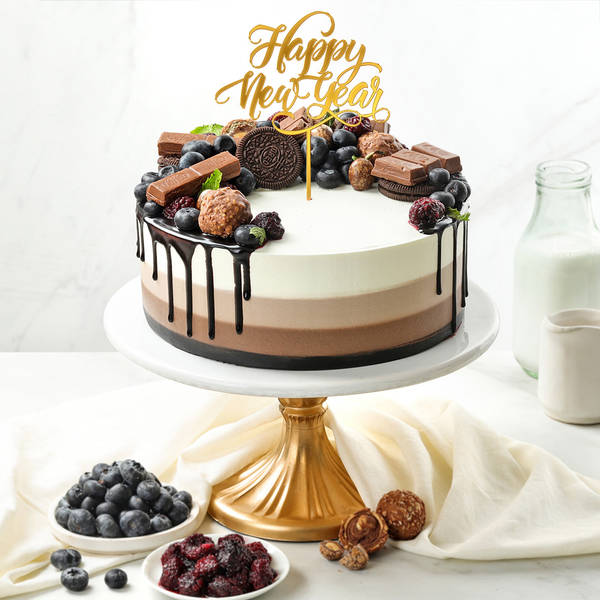 Decadent Choco Cream New Year Cake (Half Kg)