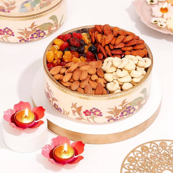 Diwali Treats And Diyas Gift Combo