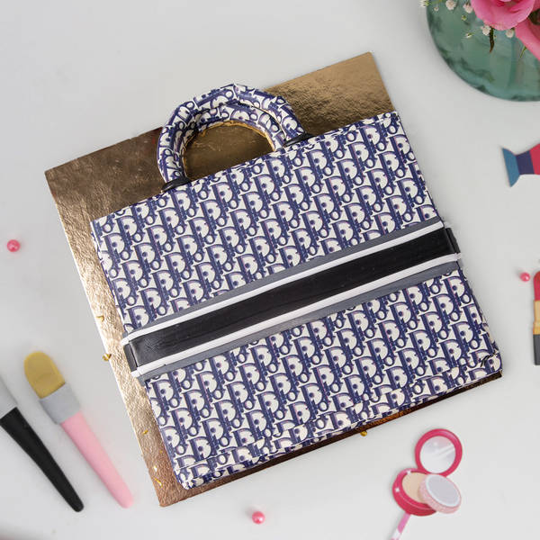 Fashionista's Dream Delight Fondant Cake (2 Kg)