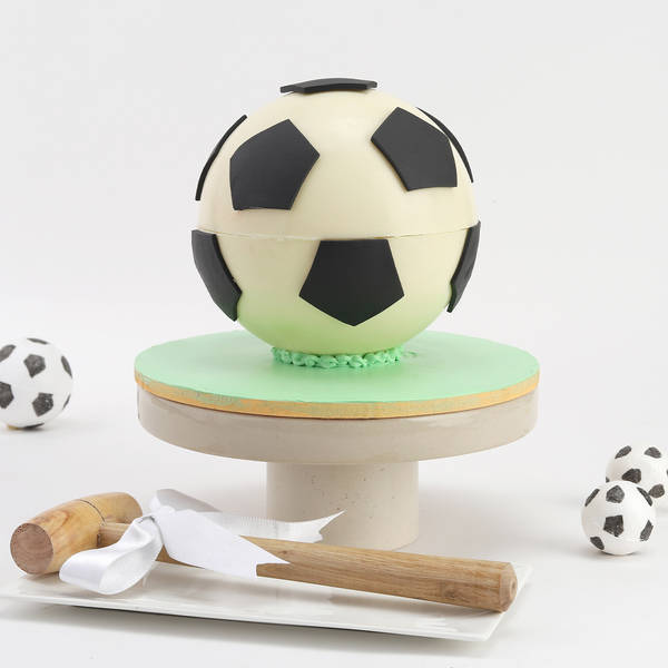 Football Pinata Cake (750 Gm)