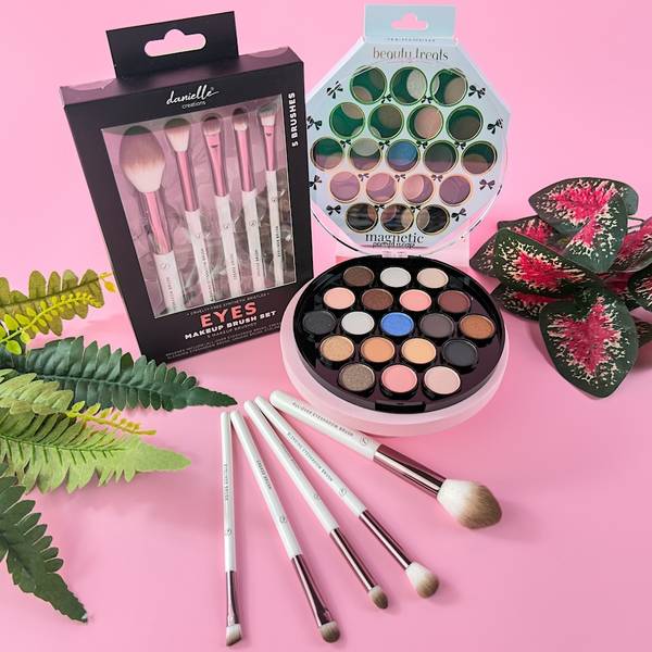 Glamorous Valentines Day Makeup Gift