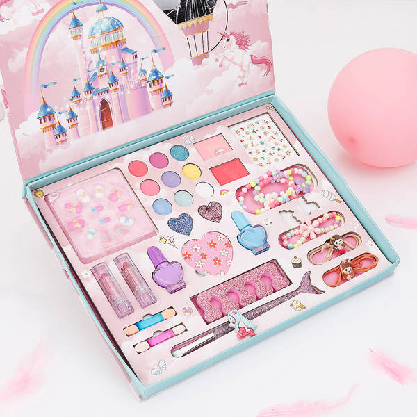 Glamour Princess 28-Piece Makeup And Accessories Kit