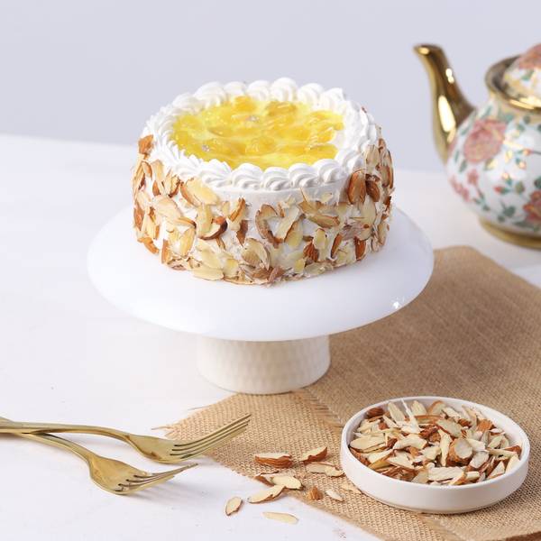 Golden Pineapple Indulgence Cake (2 Kg)