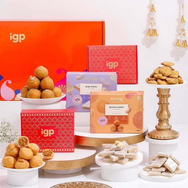 Gourmet Diwali Snacks And Sweets Gift Hamper