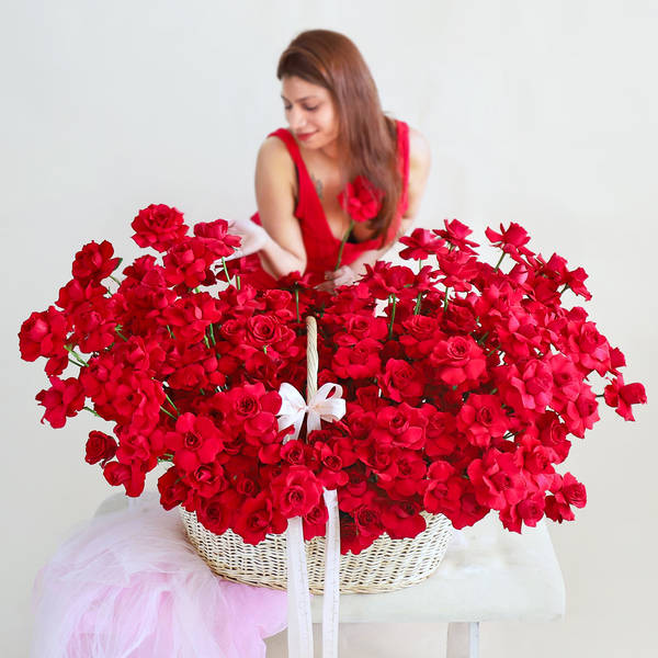 Grand Expression Of Love â€“250 Red Rose Bouquet