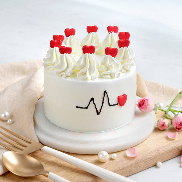 Love Pulse Cream Cake (1 Kg)