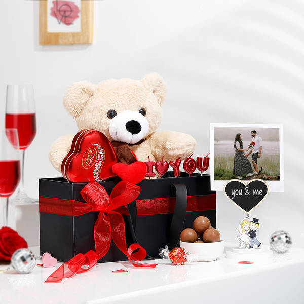 Lovely Indulgence Personalized Hamper