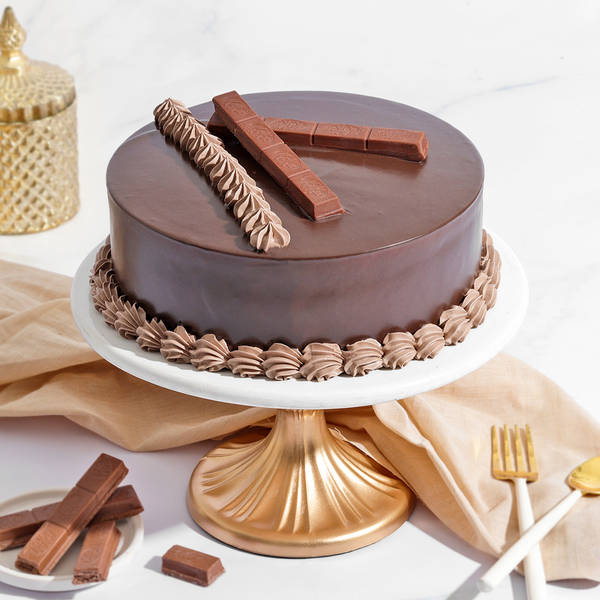 Lucious Kitkat Chocolate Cake (1 Kg)