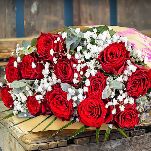 Luxury Roses With Gypsophilia