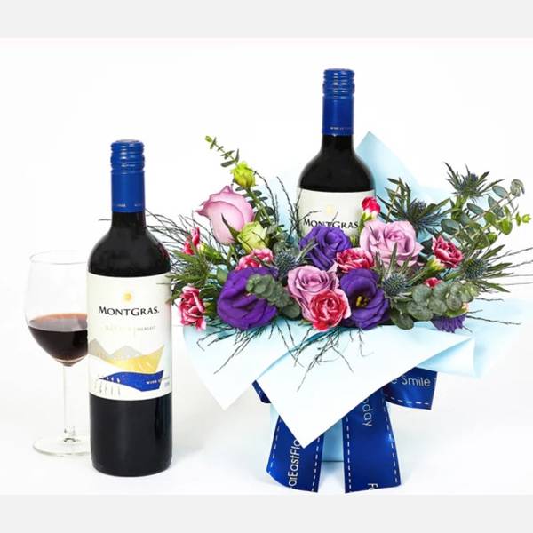 Montgras Estate Merlot x Flowers Wine Gift Set