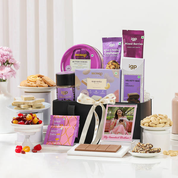 Personalized Mom's Luxurious Treat Box