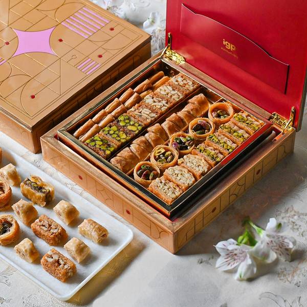 Royal Treat Baklava Gift Box (250 Gm)
