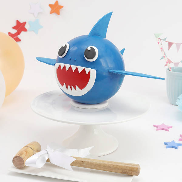 Shark Attack Pinata Cake (1.5 KG)