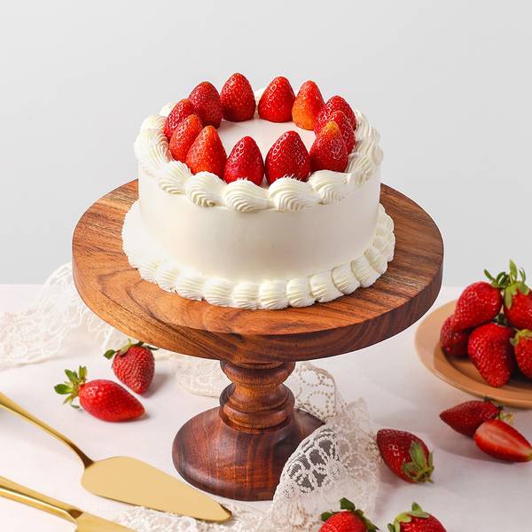 Snow-Kissed Strawberry Delight (1 Kg)