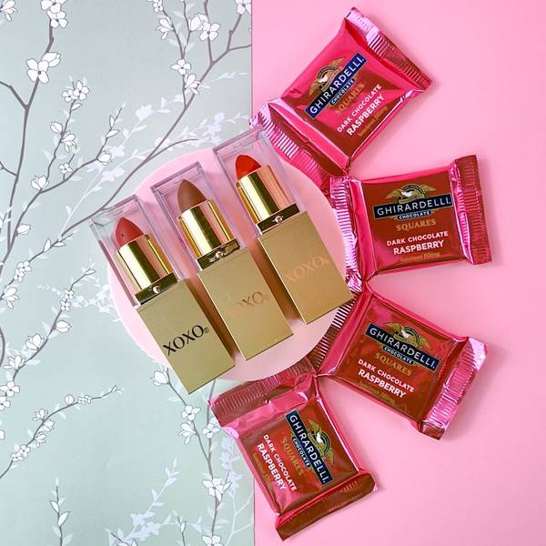 Sweet Valentine Chocolates And Lipsticks Gift Combo