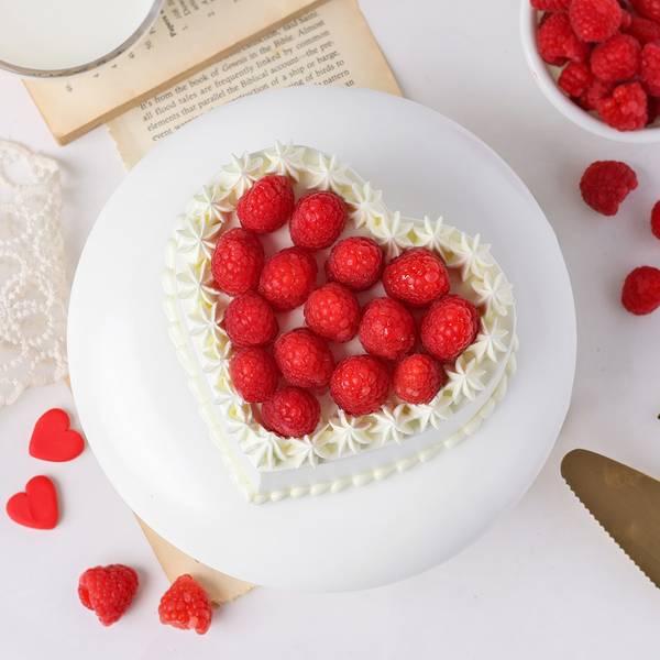 Sweetheart Raspberry Chocolate Cake For Valentine’s Day (600 Gm)