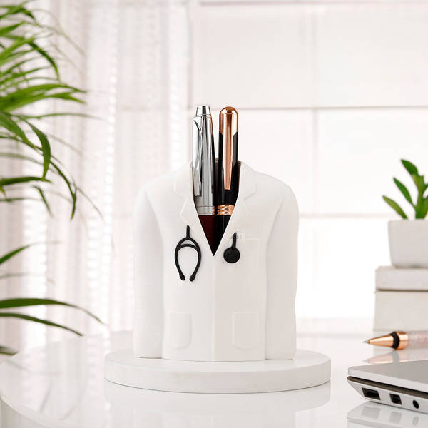 Unique Doctor Coat White Penstand