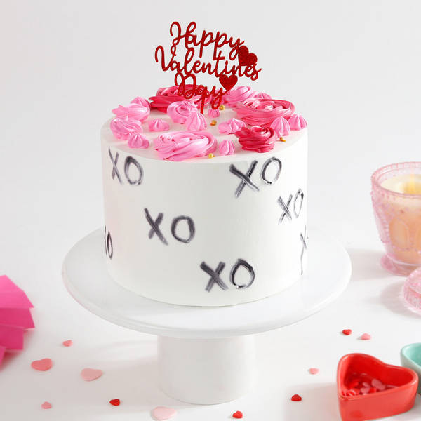 Valentine Love XOXO Cream Cake