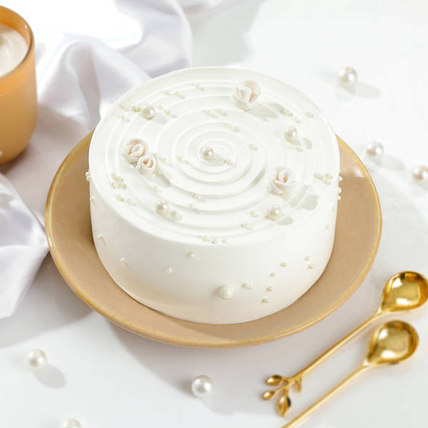 Velvet Pearl Vanilla Cake